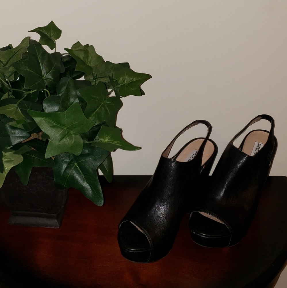 Steve Madden Black leather peeptoe Wedge Sandals